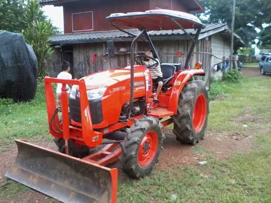 ขายรถไถ L3608 สวยๆ  เครื่องแรง พร้อมดันหน้า , โรตารี่ สภาพเดิมๆครับ เอกสารพร้อมโอน สนใจต่อรองราคากันได้นิดหน่อย