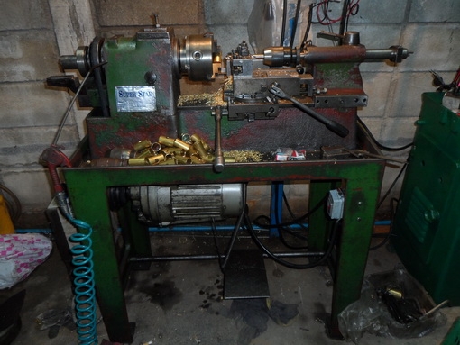 ขายครับขายเครื่องกลึงมือโยก(เครื่องกลึงจำปา)ขนาด 25 มม. สภาพใช้งาน มีลูกจำปาแถมให้ 21 ลูก