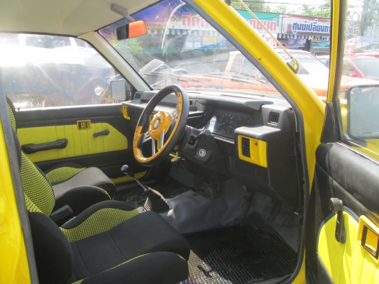 รถสวย สีสดใส พร้อมขับโชว์ได้สบาย