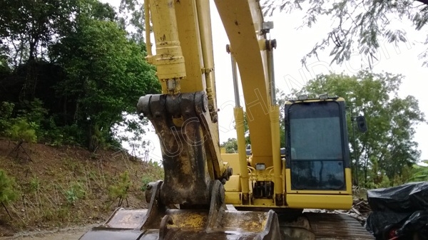 รถแบคโฮ ยี่ห้อ KOMATSU PC120-7