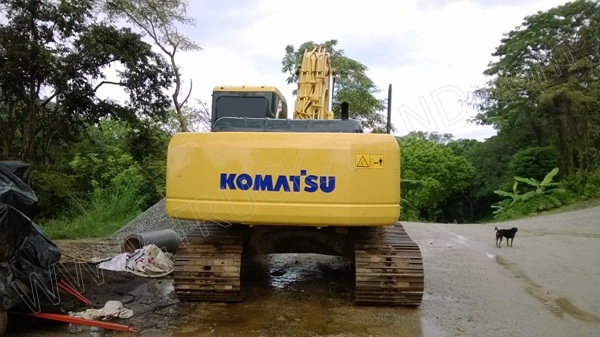 รถแบคโฮ ยี่ห้อ KOMATSU PC120-7