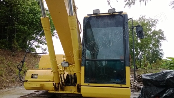 รถแบคโฮ ยี่ห้อ KOMATSU PC120-7