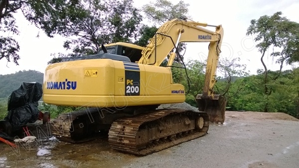 รถแบคโฮ ยี่ห้อ KOMATSU PC120-7