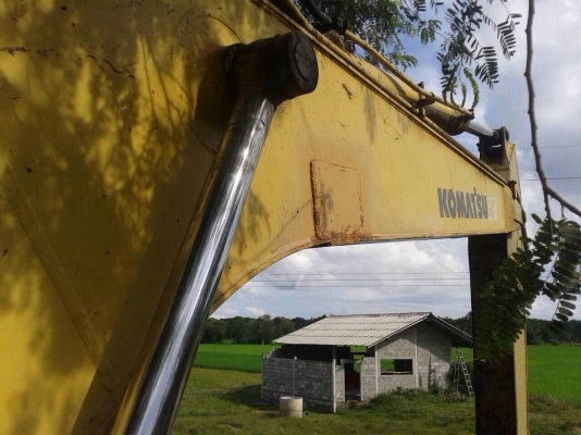 ขายแบคโฮ KOMATSU 200-6 95XXX สนใจโทร0819701072 ขายแบคโฮ KOMATSU 200-6 95XXX สนใจโทร0819701072