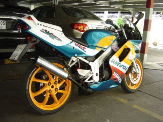 NSR150 SP PROARM ขายด่วน สวยมากครับ ทำสีใหม่ ทั้ง คัน เครื่องดีเยี่ยม อยูที่ กทม ไปรษณีย์ ยานนาวา ตรงข้ามปั้มเชลล์ สนจัยติดต่อ คุณ.แจ็ค โทร .0808051985 กทม