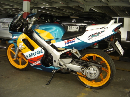 NSR150 SP PROARM ขายด่วน สวยมากครับ ทำสีใหม่ ทั้ง คัน เครื่องดีเยี่ยม อยูที่ กทม ไปรษณีย์ ยานนาวา ตรงข้ามปั้มเชลล์ สนจัยติดต่อ คุณ.แจ็ค โทร .0808051985 กทม