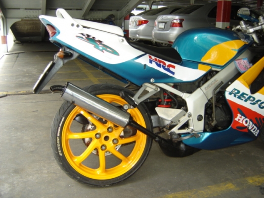 NSR150 SP PROARM ขายด่วน สวยมากครับ ทำสีใหม่ ทั้ง คัน เครื่องดีเยี่ยม อยูที่ กทม ไปรษณีย์ ยานนาวา ตรงข้ามปั้มเชลล์ สนจัยติดต่อ คุณ.แจ็ค โทร .0808051985 กทม