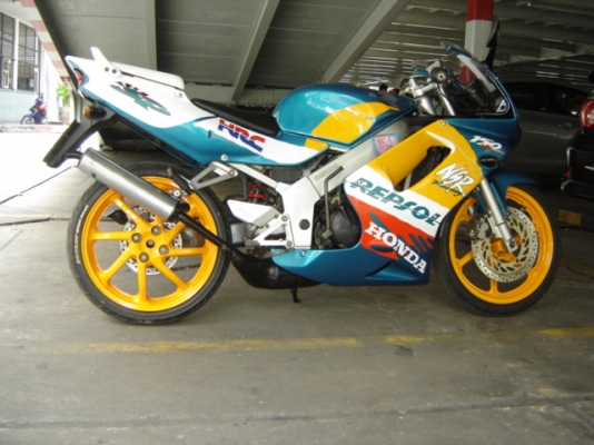NSR150 SP PROARM ขายด่วน สวยมากครับ ทำสีใหม่ ทั้ง คัน เครื่องดีเยี่ยม อยูที่ กทม ไปรษณีย์ ยานนาวา ตรงข้ามปั้มเชลล์ สนจัยติดต่อ คุณ.แจ็ค โทร .0808051985 กทม