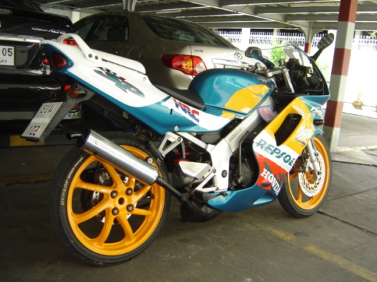 NSR150 SP PROARM ขายด่วน สวยมากครับ ทำสีใหม่ ทั้ง คัน เครื่องดีเยี่ยม อยูที่ กทม ไปรษณีย์ ยานนาวา ตรงข้ามปั้มเชลล์ สนจัยติดต่อ คุณ.แจ็ค โทร .0808051985 กทม
