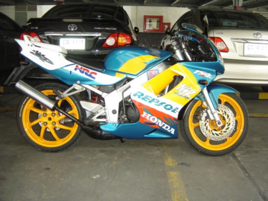NSR150 SP PROARM ขายด่วน สวยมากครับ ทำสีใหม่ ทั้ง คัน เครื่องดีเยี่ยม อยูที่ กทม ไปรษณีย์ ยานนาวา ตรงข้ามปั้มเชลล์ สนจัยติดต่อ คุณ.แจ็ค โทร .0808051985 กทม