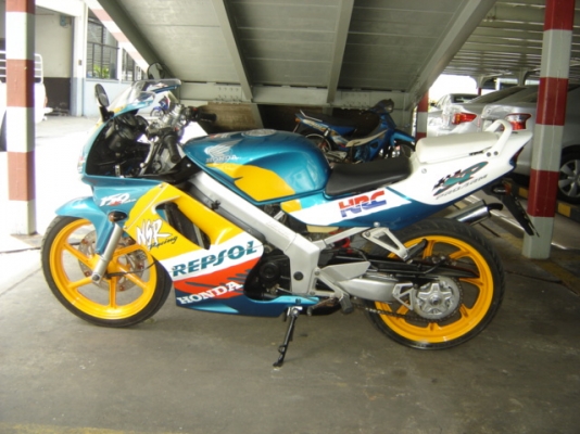 NSR150 SP PROARM ขายด่วน สวยมากครับ ทำสีใหม่ ทั้ง คัน เครื่องดีเยี่ยม อยูที่ กทม ไปรษณีย์ ยานนาวา ตรงข้ามปั้มเชลล์ สนจัยติดต่อ คุณ.แจ็ค โทร .0808051985 กทม