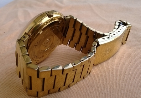 Olym Pianus Sport master  japan movt ขนาด 38มม. (รวมเข็ม) สีทอง เรือน stainless หลักดอกไม้ มีช่องบอก วัน/วันที่ อยู่หลักสาม สภาพ 95\%