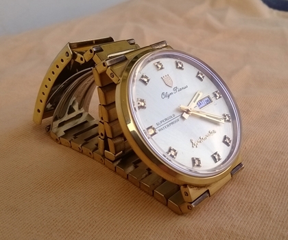 Olym Pianus Sport master  japan movt ขนาด 38มม. (รวมเข็ม) สีทอง เรือน stainless หลักดอกไม้ มีช่องบอก วัน/วันที่ อยู่หลักสาม สภาพ 95\%