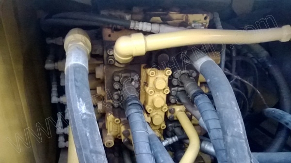 รถแบคโฮ ยี่ห้อ KOMATSU PC200-8