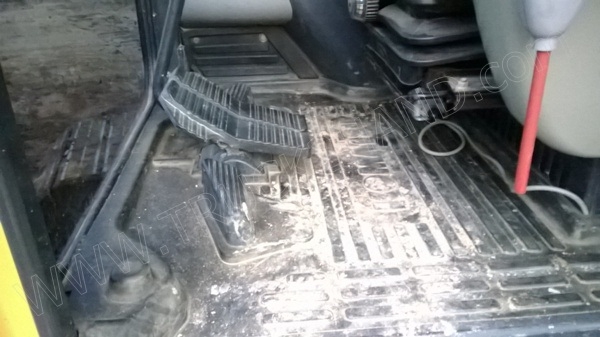 รถแบคโฮ ยี่ห้อ KOMATSU PC200-8