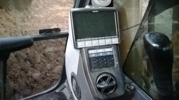 รถแบคโฮ ยี่ห้อ KOMATSU PC200-8