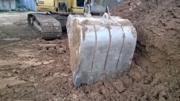 รถแบคโฮ ยี่ห้อ KOMATSU PC200-8