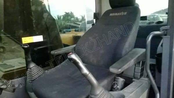 รถแบคโฮ ยี่ห้อ KOMATSU PC200-8