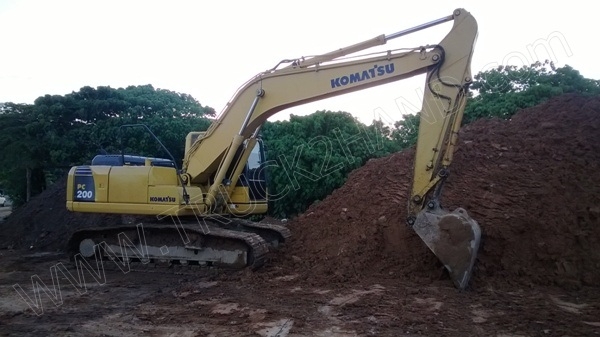 รถแบคโฮ ยี่ห้อ KOMATSU PC200-8