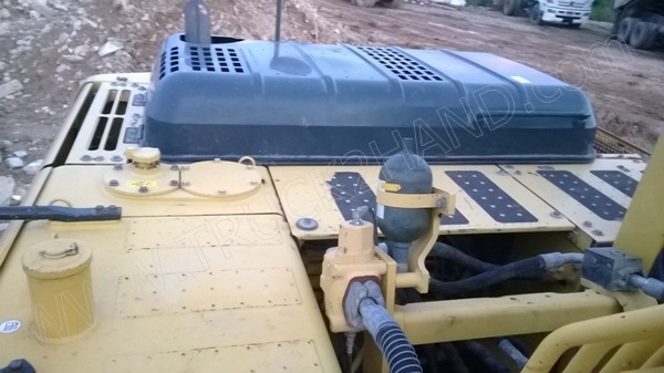 รถแบคโฮ ยี่ห้อ KOMATSU PC200-8