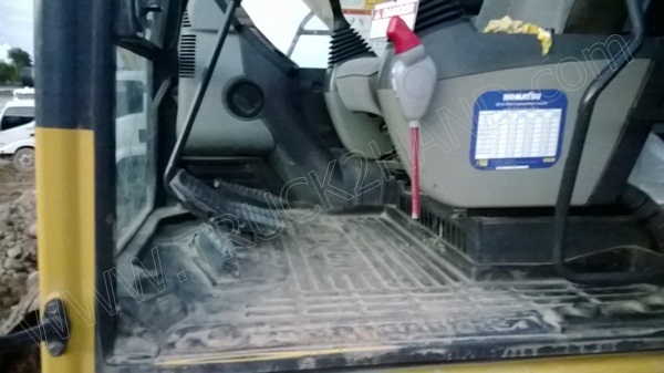 รถแบคโฮ ยี่ห้อ KOMATSU PC200-8