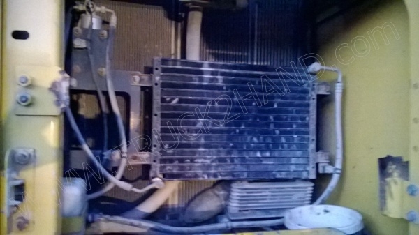 รถแบคโฮ ยี่ห้อ KOMATSU PC200-8