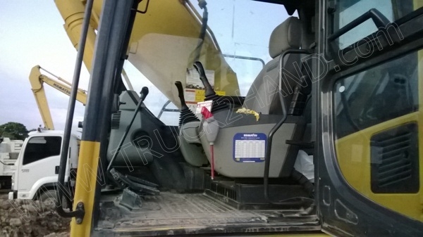 รถแบคโฮ ยี่ห้อ KOMATSU PC200-8