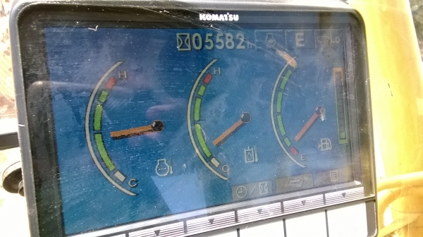 รถแบคโฮ ยี่ห้อ KOMATSU PC200-8