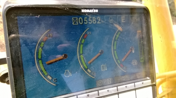 รถแบคโฮ ยี่ห้อ KOMATSU PC200-8