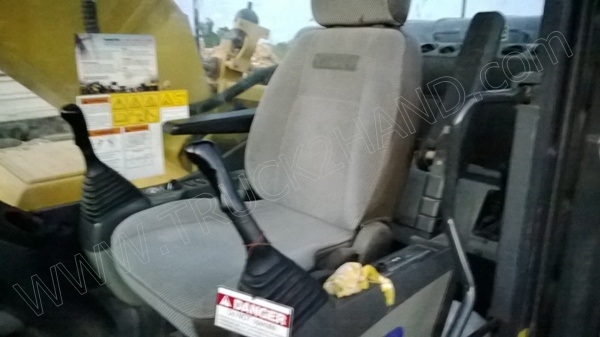 รถแบคโฮ ยี่ห้อ KOMATSU PC200-8