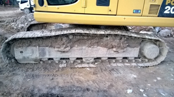 รถแบคโฮ ยี่ห้อ KOMATSU PC200-8