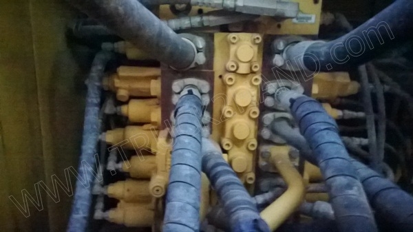 รถแบคโฮ ยี่ห้อ KOMATSU PC200-8