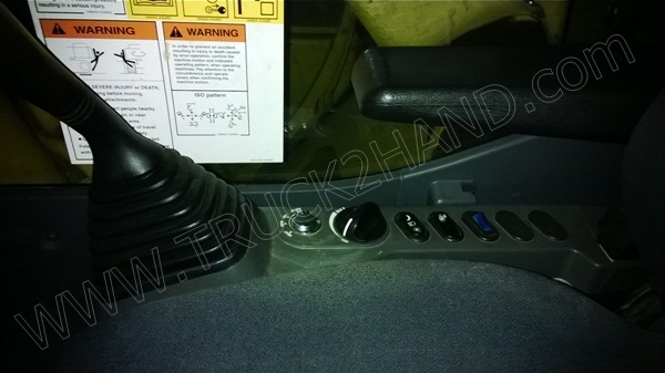 รถแบคโฮ ยี่ห้อ KOMATSU PC200-8