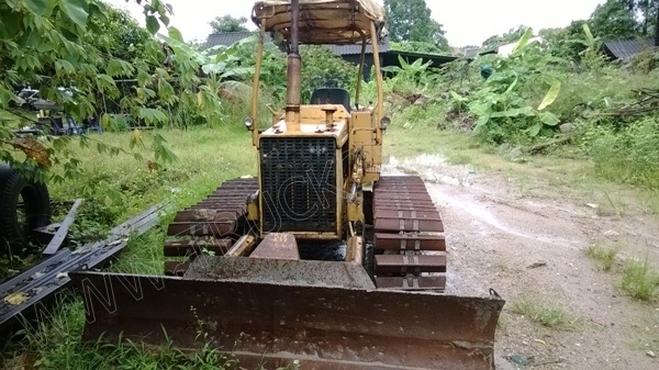 รถแทร็กเตอร์ ยี่ห้อ KOMATSU รุ่น D21P-5 รถแทร็กเตอร์ ยี่ห้อ KOMATSU รุ่น D21P-5