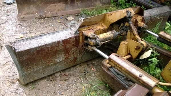 รถแทร็กเตอร์ ยี่ห้อ KOMATSU รุ่น D21P-5 รถแทร็กเตอร์ ยี่ห้อ KOMATSU รุ่น D21P-5