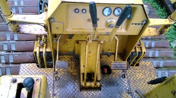 รถแทร็กเตอร์ ยี่ห้อ KOMATSU รุ่น D21P-5 รถแทร็กเตอร์ ยี่ห้อ KOMATSU รุ่น D21P-5