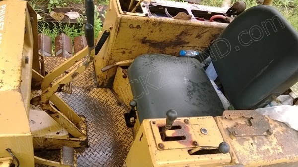 รถแทร็กเตอร์ ยี่ห้อ KOMATSU รุ่น D21P-5 รถแทร็กเตอร์ ยี่ห้อ KOMATSU รุ่น D21P-5