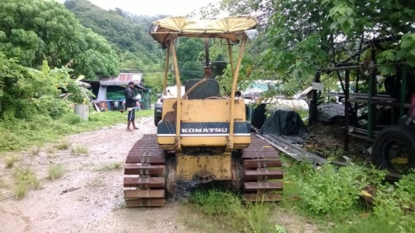 รถแทร็กเตอร์ ยี่ห้อ KOMATSU รุ่น D21P-5 รถแทร็กเตอร์ ยี่ห้อ KOMATSU รุ่น D21P-5