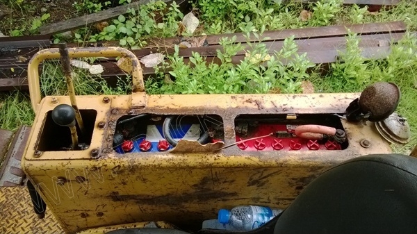 รถแทร็กเตอร์ ยี่ห้อ KOMATSU รุ่น D21P-5 รถแทร็กเตอร์ ยี่ห้อ KOMATSU รุ่น D21P-5