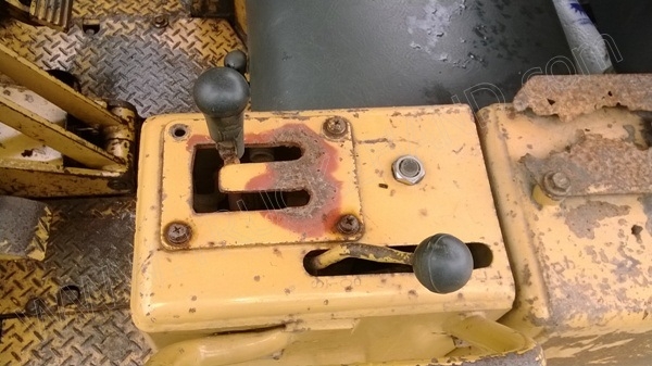 รถแทร็กเตอร์ ยี่ห้อ KOMATSU รุ่น D21P-5 รถแทร็กเตอร์ ยี่ห้อ KOMATSU รุ่น D21P-5