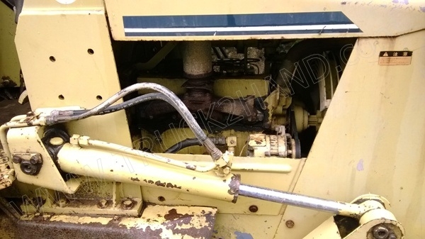 รถแทร็คเตอร์ ยี่ห้อ KOMATSU รถแทร็คเตอร์ ยี่ห้อ KOMATSU