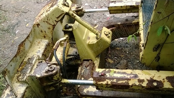 รถแทร็คเตอร์ ยี่ห้อ KOMATSU รถแทร็คเตอร์ ยี่ห้อ KOMATSU