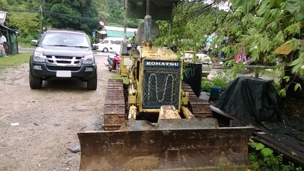 รถแทร็คเตอร์ ยี่ห้อ KOMATSU รถแทร็คเตอร์ ยี่ห้อ KOMATSU