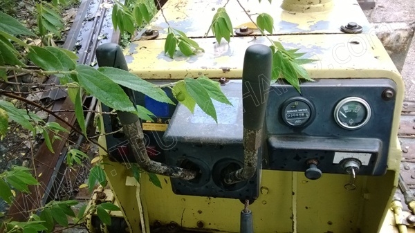 รถแทร็คเตอร์ ยี่ห้อ KOMATSU รถแทร็คเตอร์ ยี่ห้อ KOMATSU