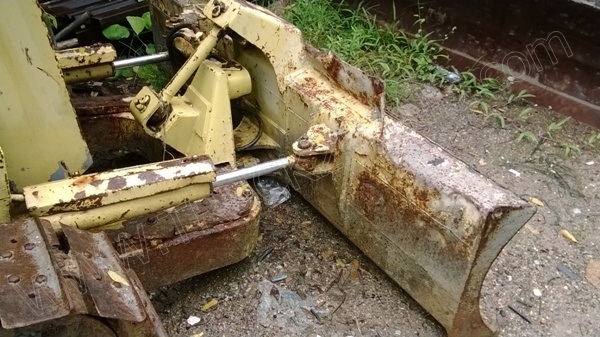 รถแทร็คเตอร์ ยี่ห้อ KOMATSU รถแทร็คเตอร์ ยี่ห้อ KOMATSU