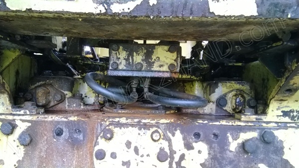 รถแทร็คเตอร์ ยี่ห้อ KOMATSU รถแทร็คเตอร์ ยี่ห้อ KOMATSU