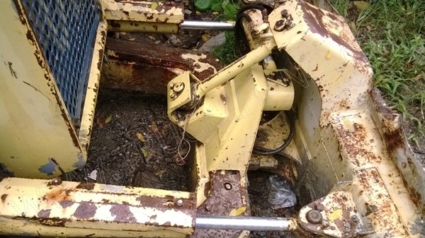 รถแทร็คเตอร์ ยี่ห้อ KOMATSU รถแทร็คเตอร์ ยี่ห้อ KOMATSU