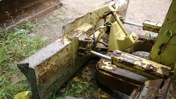 รถแทร็คเตอร์ ยี่ห้อ KOMATSU รถแทร็คเตอร์ ยี่ห้อ KOMATSU