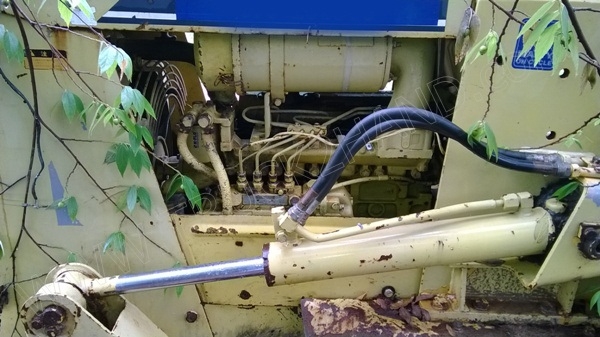 รถแทร็คเตอร์ ยี่ห้อ KOMATSU รถแทร็คเตอร์ ยี่ห้อ KOMATSU