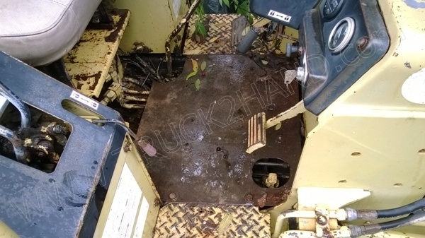 รถแทร็คเตอร์ ยี่ห้อ KOMATSU รถแทร็คเตอร์ ยี่ห้อ KOMATSU